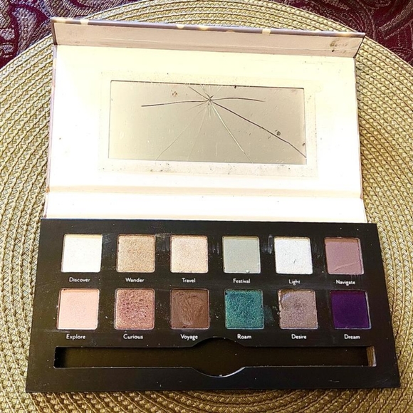 Cargo Cosmetics Eyeshadow palette - Picture 2 of 2
